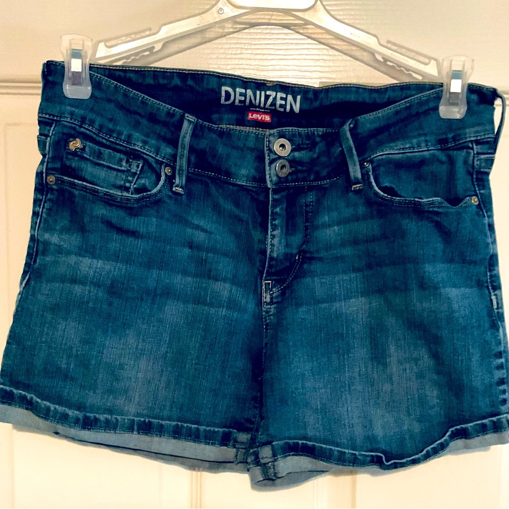 Size 2 Denizen shorts.